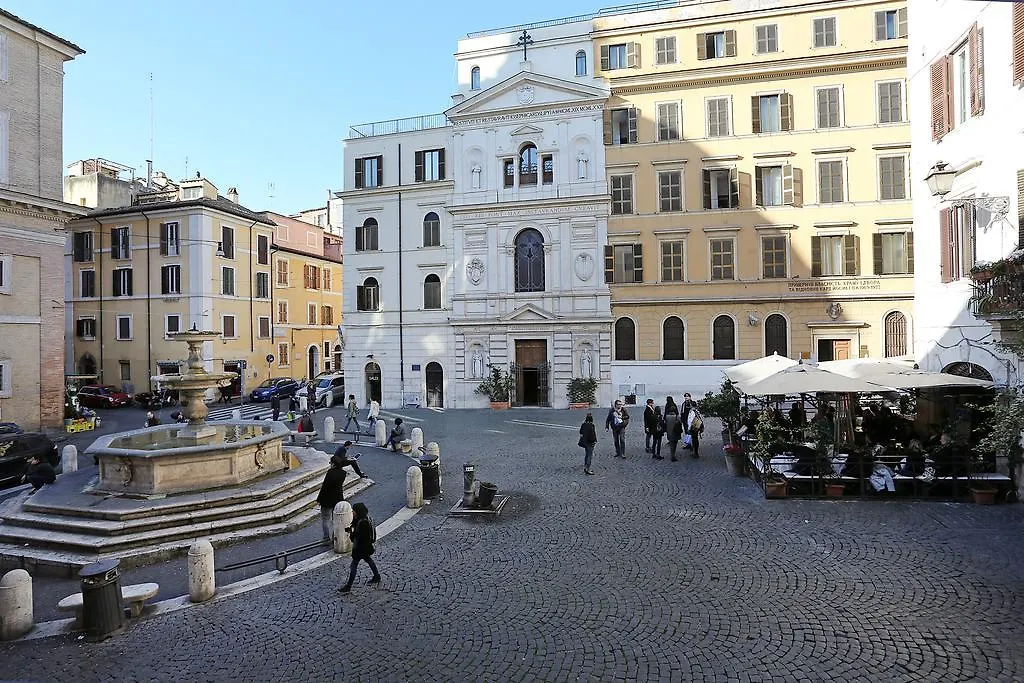 Piazzetta De' Monti Suites Roma 3*,