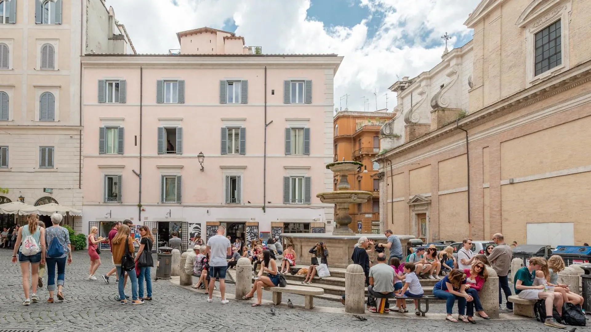 Piazzetta De' Monti Suites Rome Italy